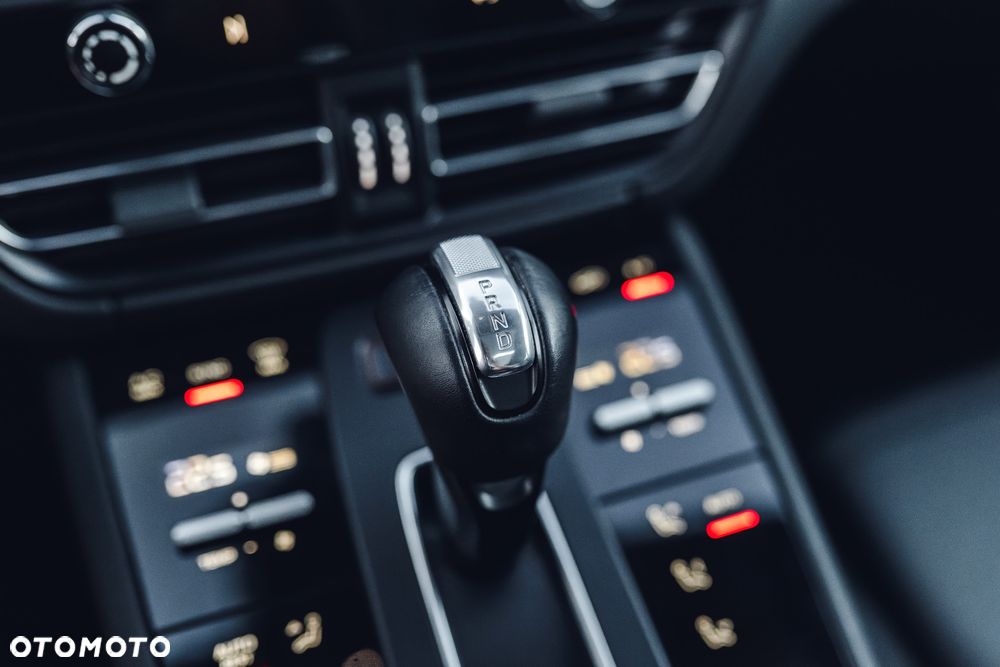 Porsche Macan Standard - 36