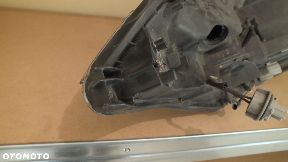 Lampa przednia prawa Toyota Corolla E16 Lift Fulled - 10