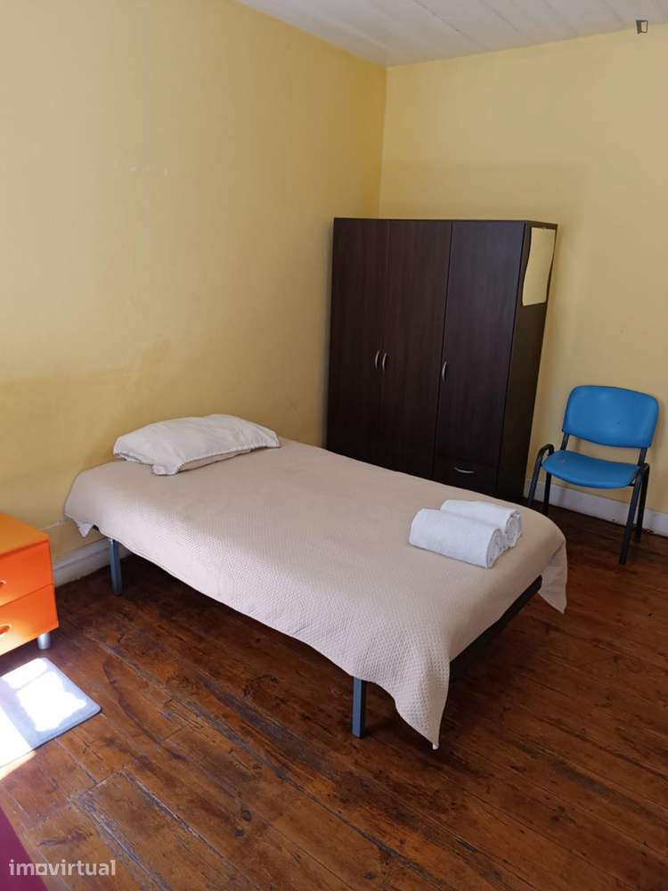Quarto - localizado em Montarroio Coimbra - Grande imagem: 3/23