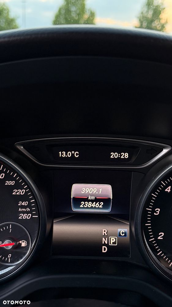 Mercedes-Benz CLA 200 7G-DCT AMG Line - 14
