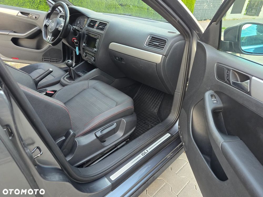 Volkswagen Jetta 2.0 TSI Highline - 24
