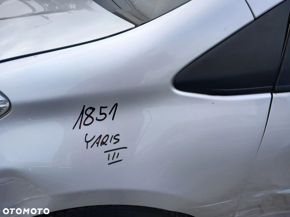 TOYOTA YARIS III BŁOTNIK LEWY PRZEDNI PRZEDNI LEWY PRZÓD KOLOR: 1F7 - 3