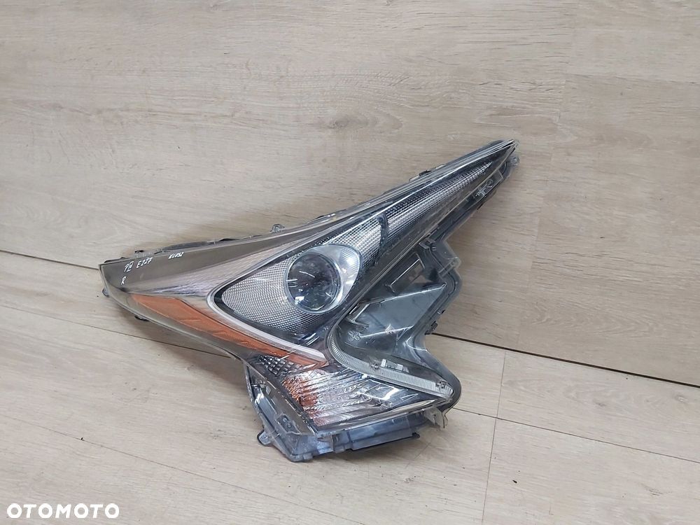 Toyota Prius IV 1,8 xw50 lampa prawy przód KLOSZ - 3