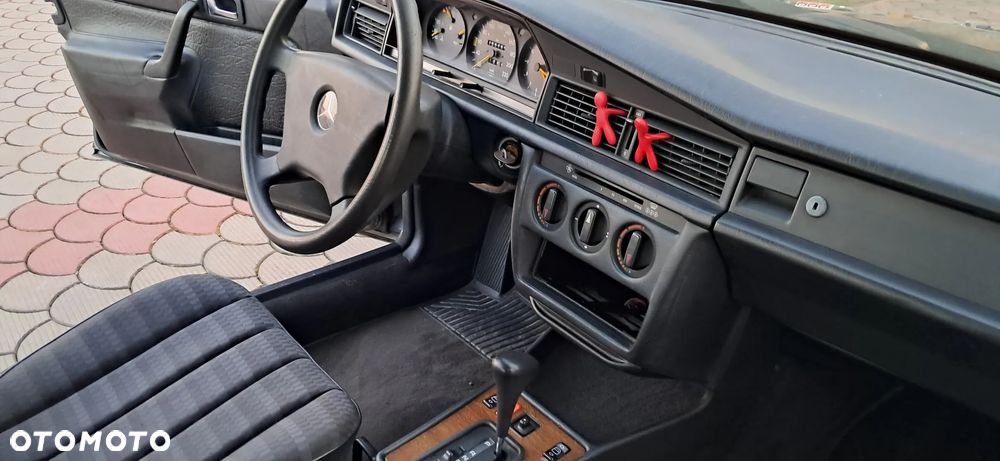 Mercedes-Benz W201 (190) - 26