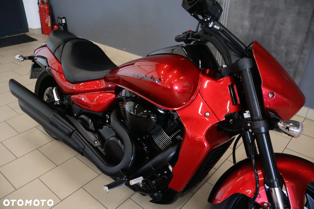 Suzuki Intruder - 14