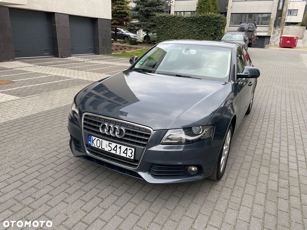 Audi A4 Limousine - 8