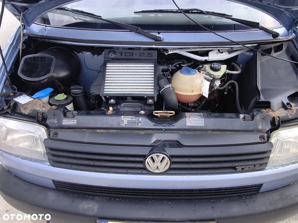 Volkswagen Caravelle - 7