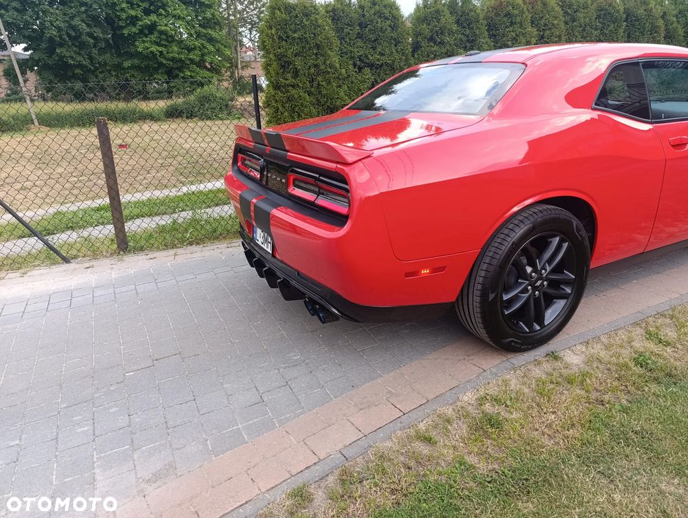 Dodge Challenger - 16
