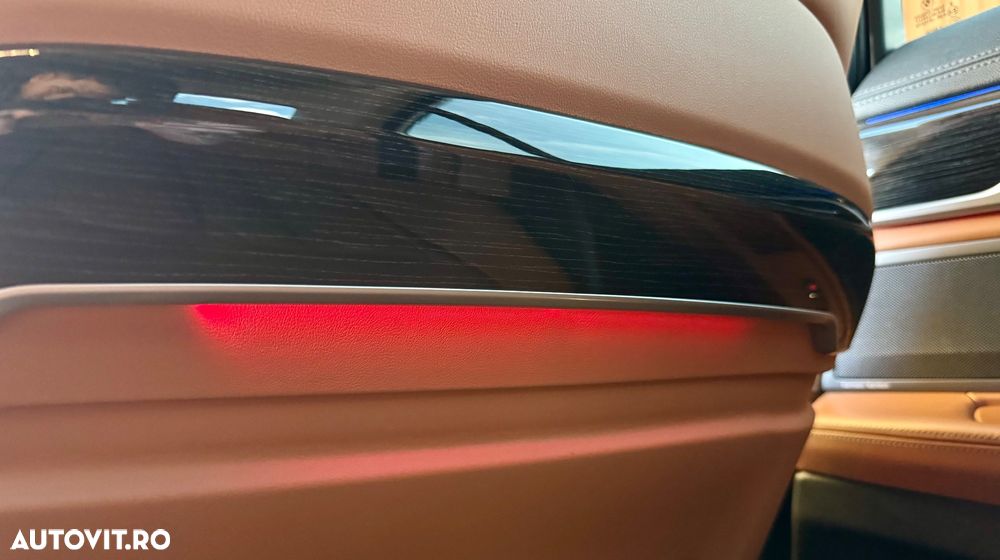 BMW Seria 7 740d xDrive MHEV - 19