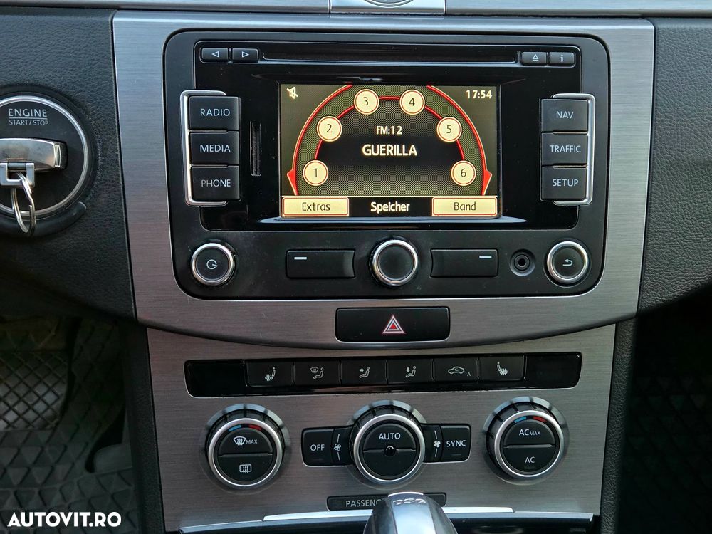 Volkswagen Passat 2.0 TDI DSG Comfortline - 23