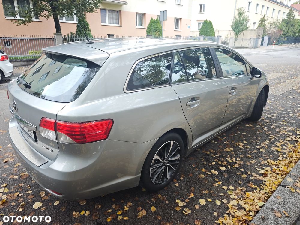 Toyota Avensis Combi 1.8 Comfort - 8