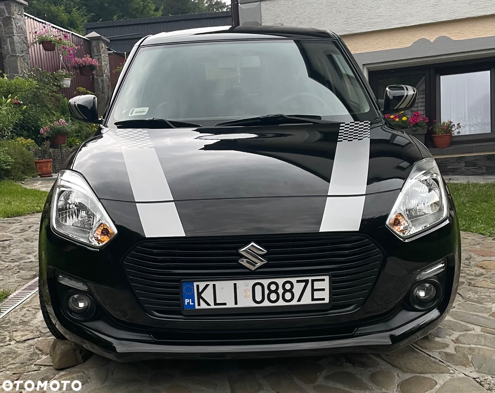Suzuki Swift 1.0 T Premium Plus - 2