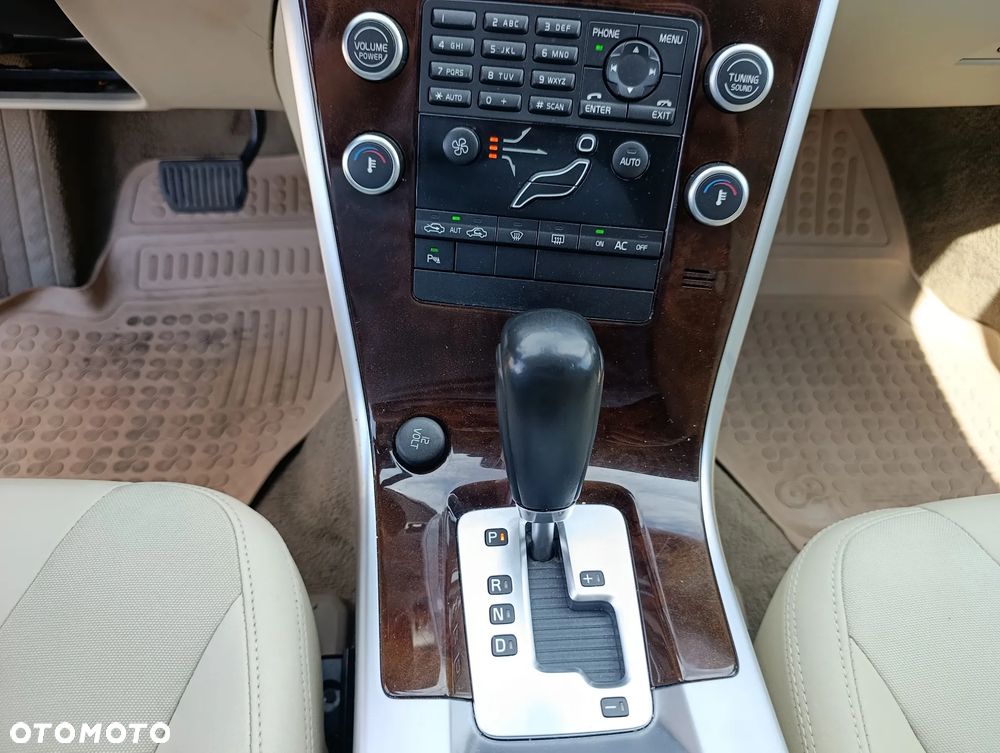 Volvo XC 60 2.4D Momentum - 22