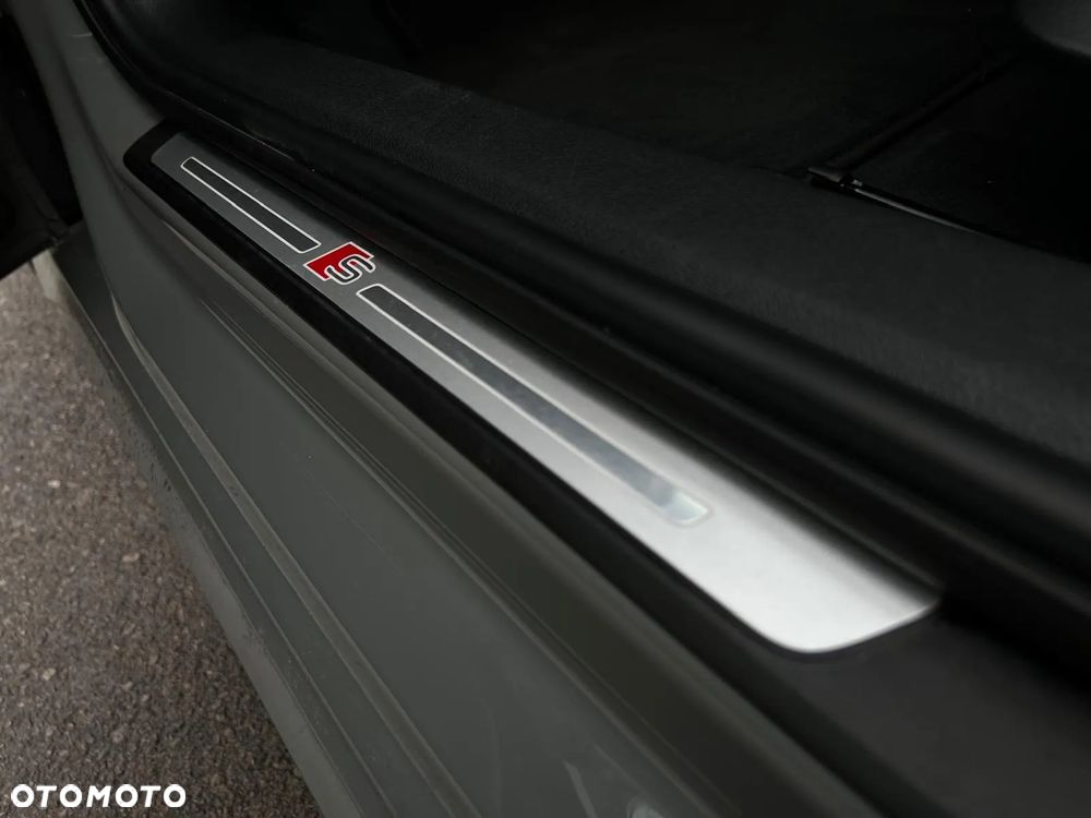 Audi A4 Avant 40 TDI quattro S tronic S line - 35