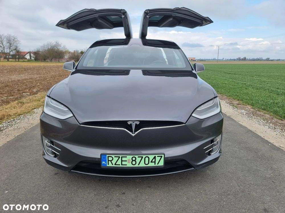 Tesla Model X - 1