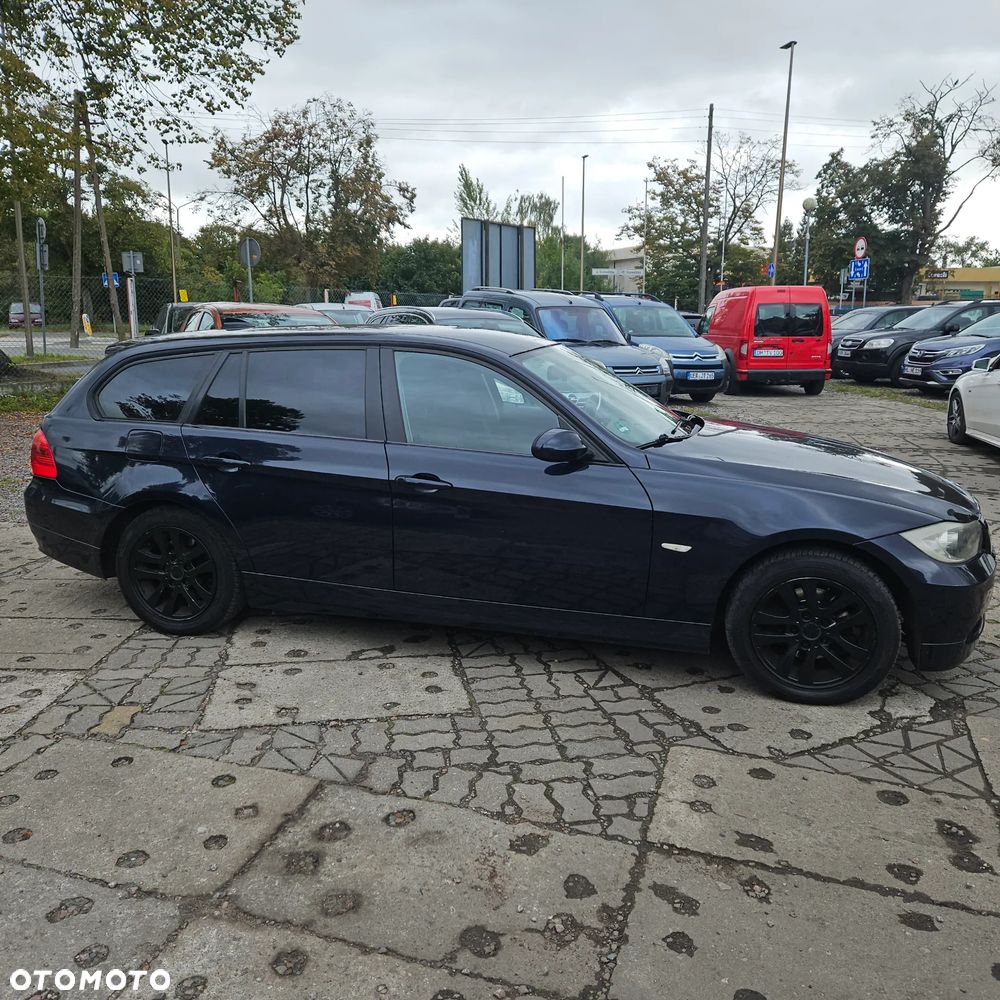 BMW Seria 3 318i Touring - 7