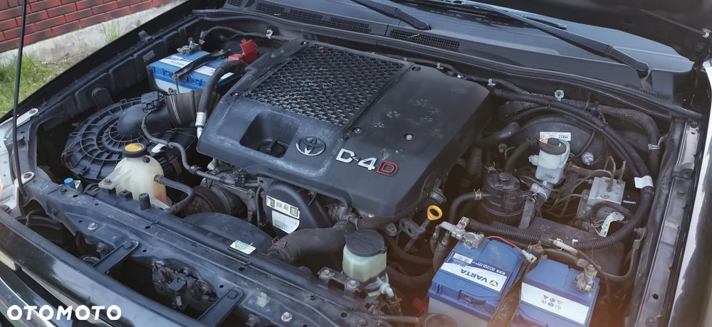 Toyota Hilux 2.5 D-4D DLX + - 8