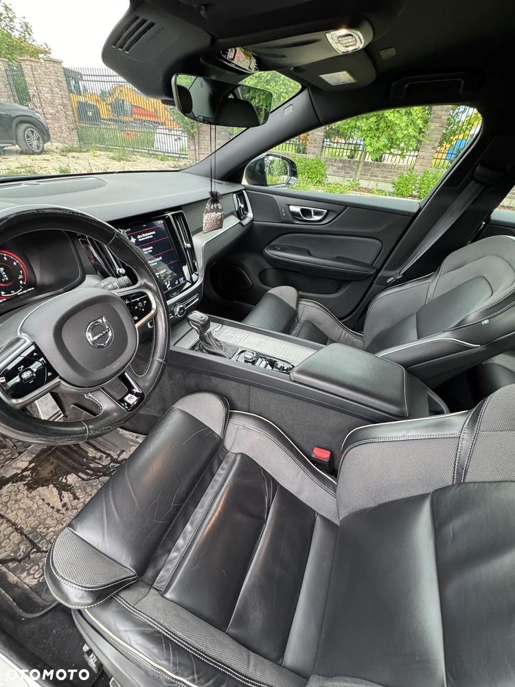 Volvo S60 T4 R-Design First Edition - 3