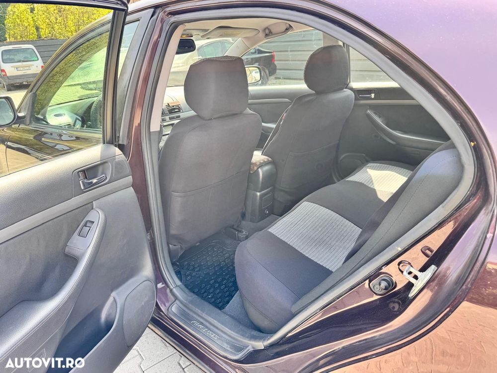 Toyota Avensis 2.0 Luxury - 10