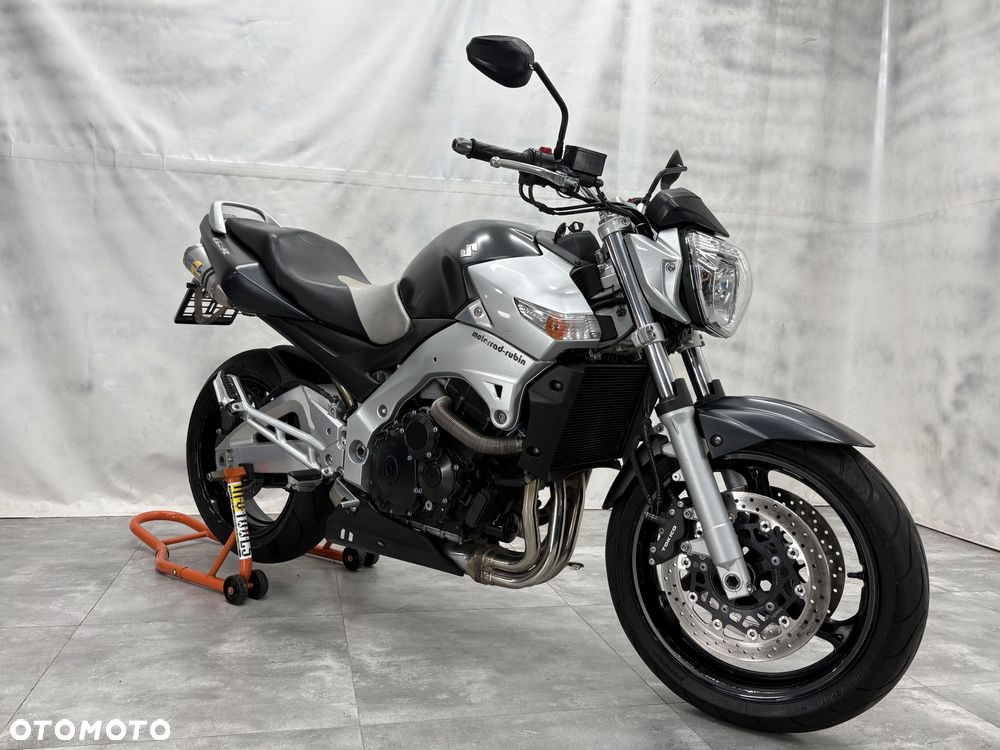Suzuki GSR - 10