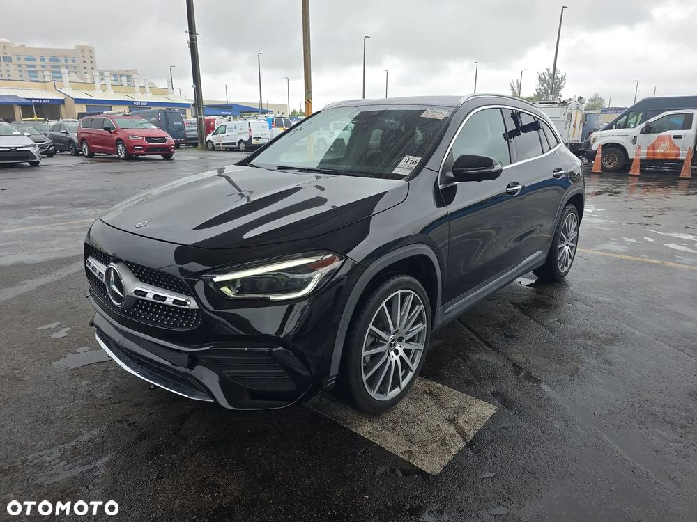 Mercedes-Benz GLA - 2