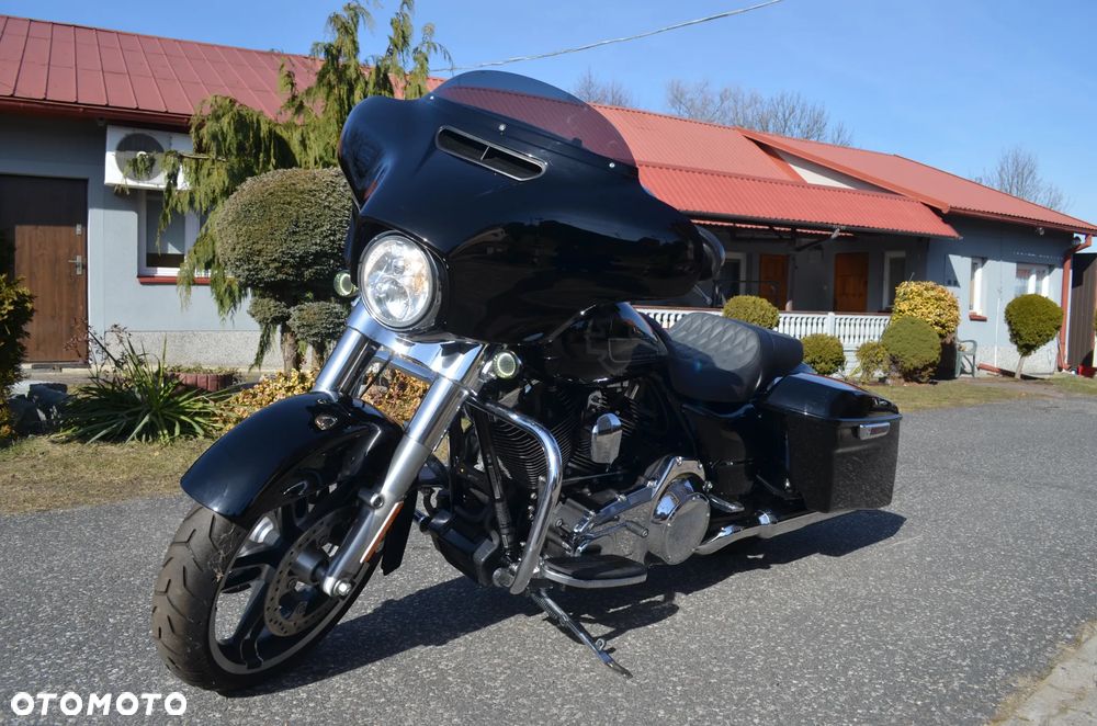 Harley-Davidson Touring Street Glide - 38
