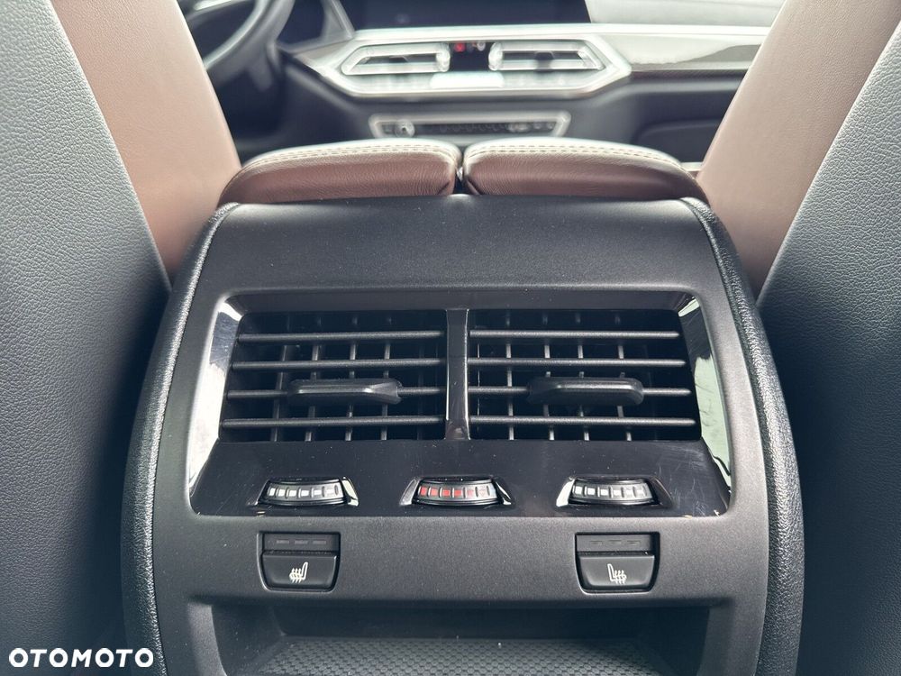BMW X5 M50i - 25