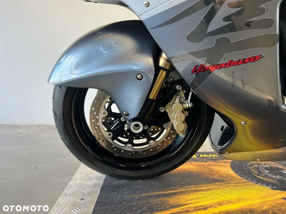 Suzuki GSX - 8