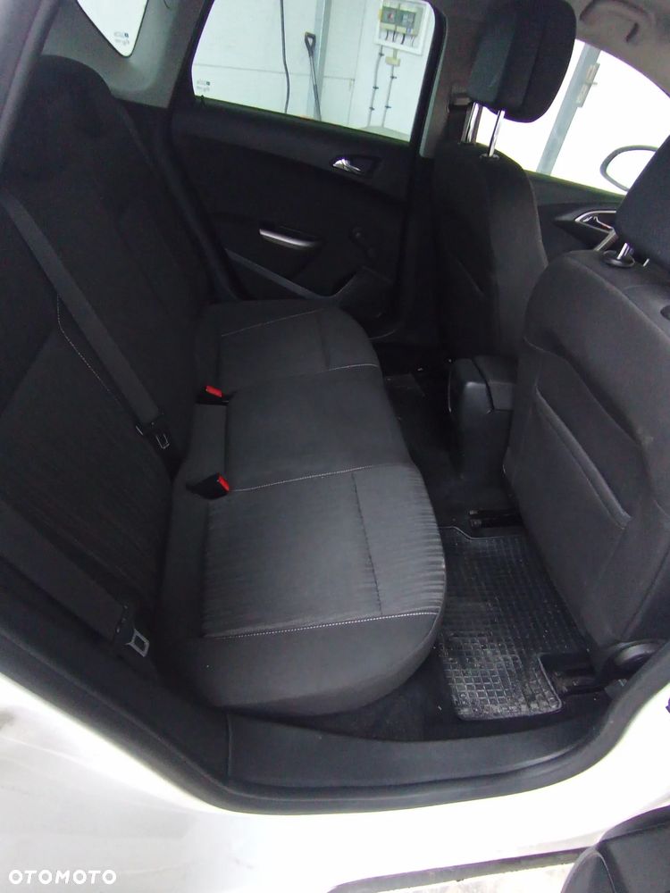 Opel Astra 1.4 Turbo Exklusiv - 11