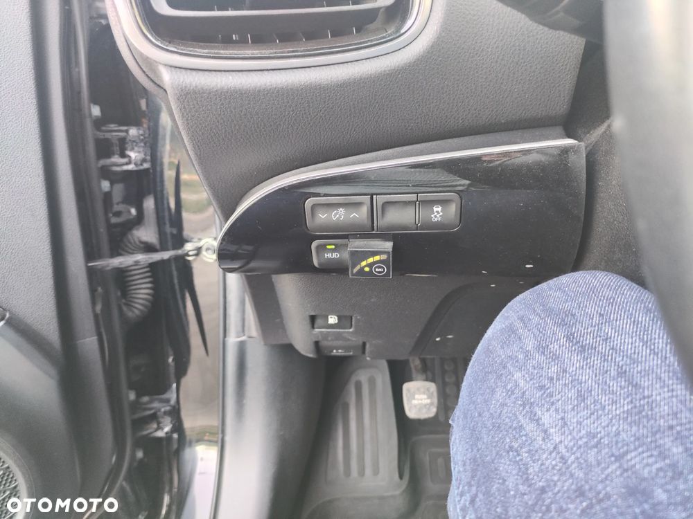 Toyota Prius Hybrid - 16