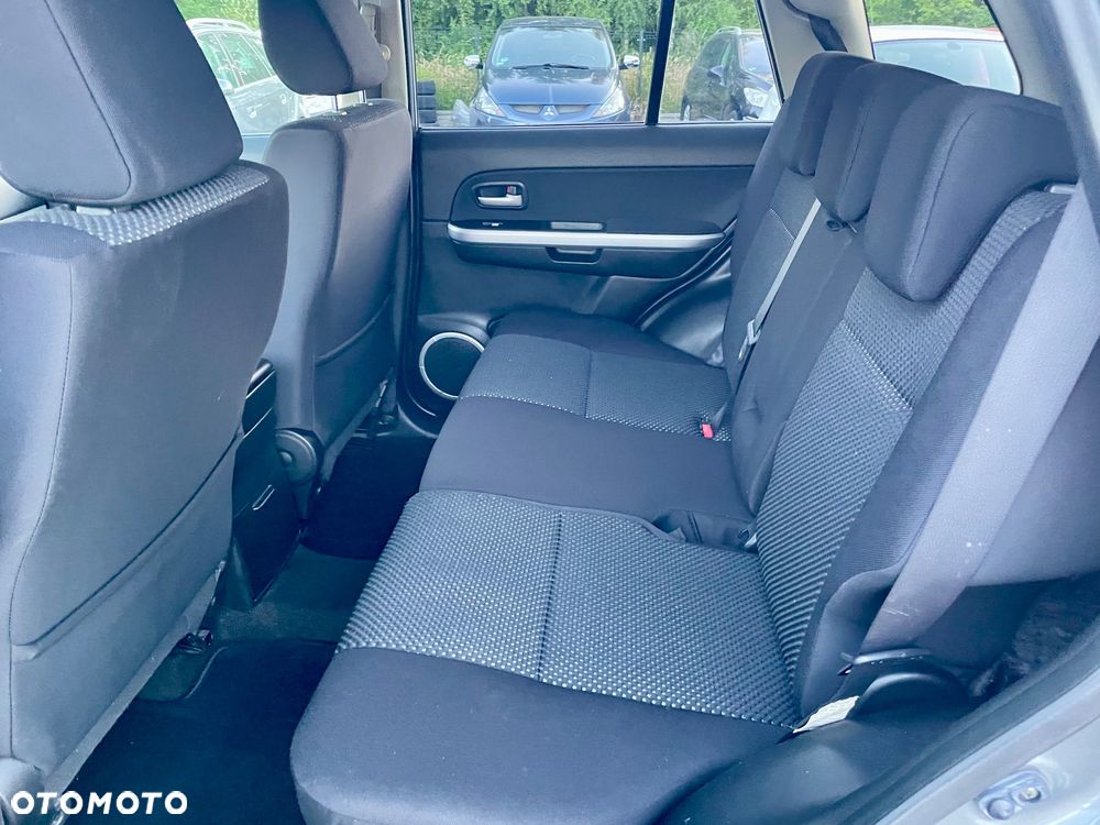 Suzuki Grand Vitara 2.0 Club Family - 34