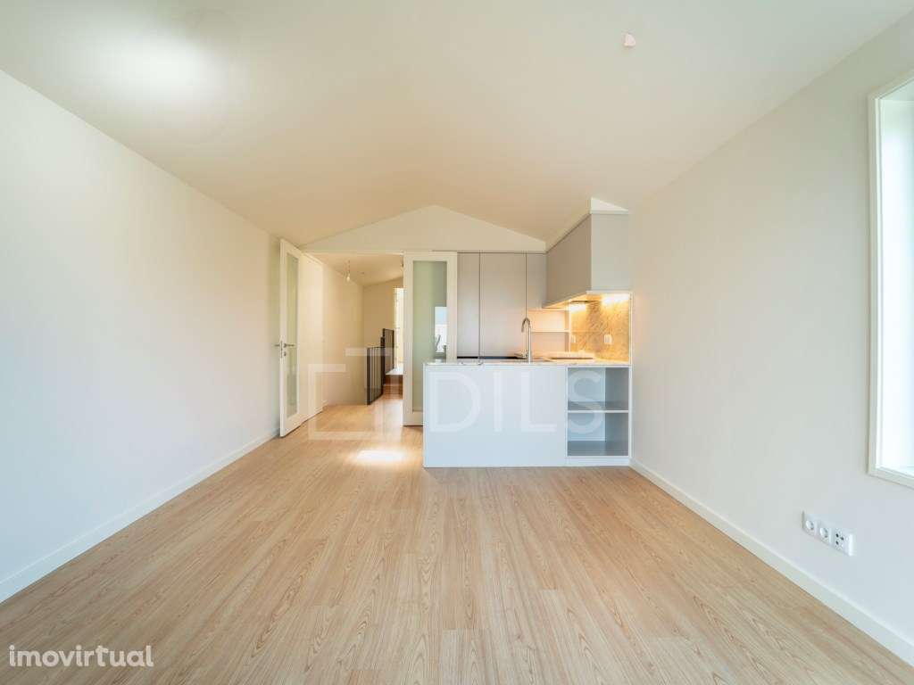 Apartamento T2 duplex com varanda no centro do Porto - Grande imagem: 5/82