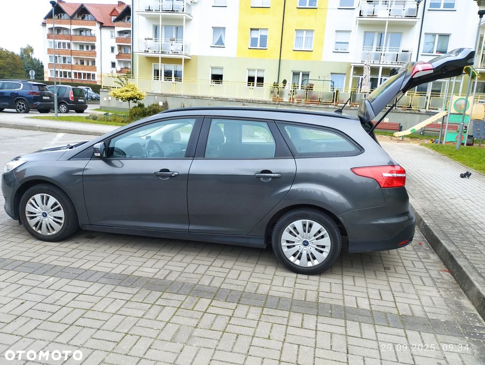 Ford Focus 1.6 Titanium - 2