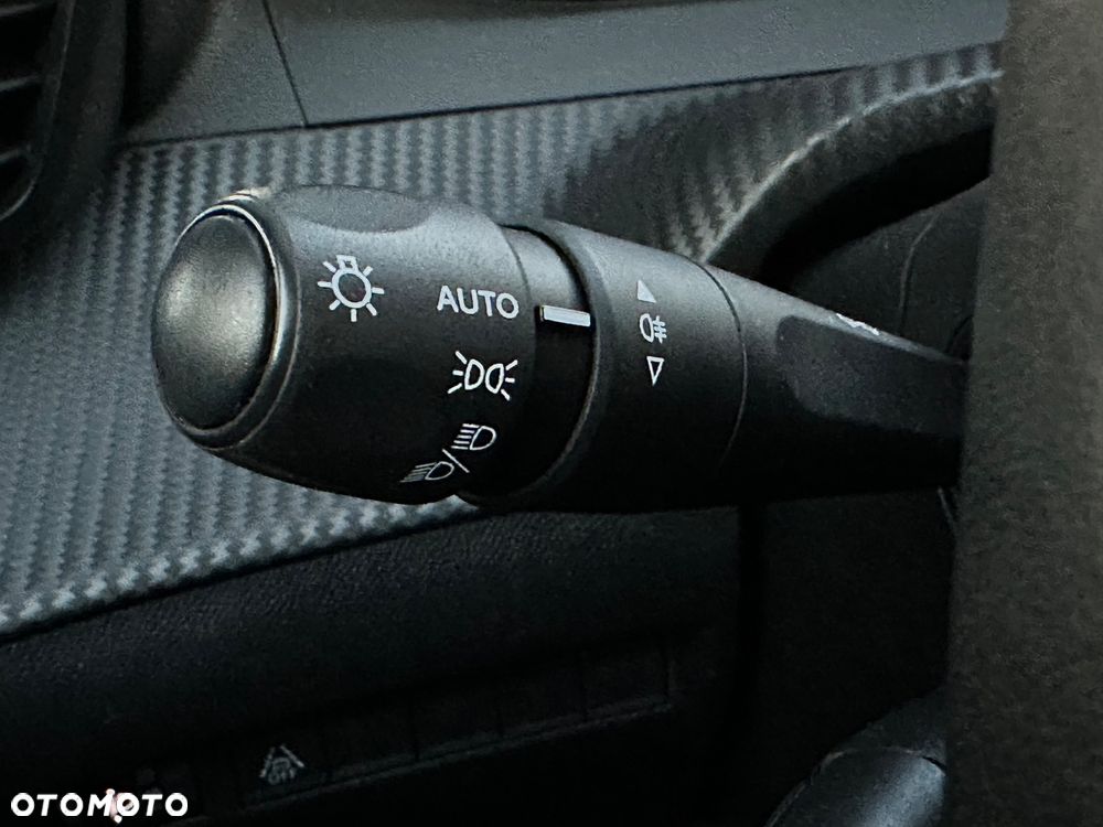 Peugeot 208 1.2 T Allure S&S - 23