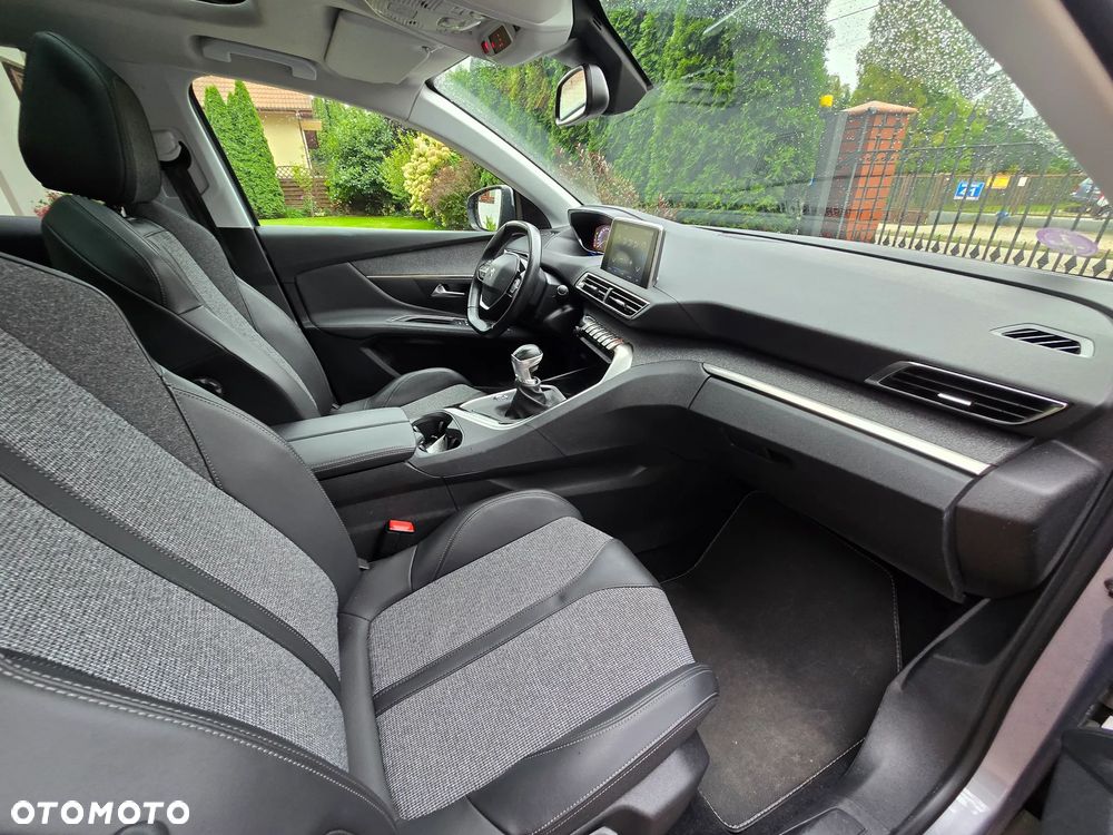 Peugeot 3008 1.2 PureTech Allure S&S - 5