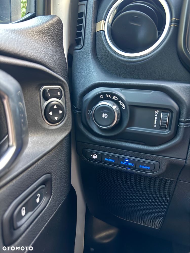 Jeep Wrangler 2.0 PHEV Softtop AWD Automatik Sahara - 23
