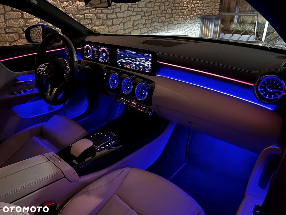 Mercedes-Benz CLA 200 Progressive 7G-DCT - 16