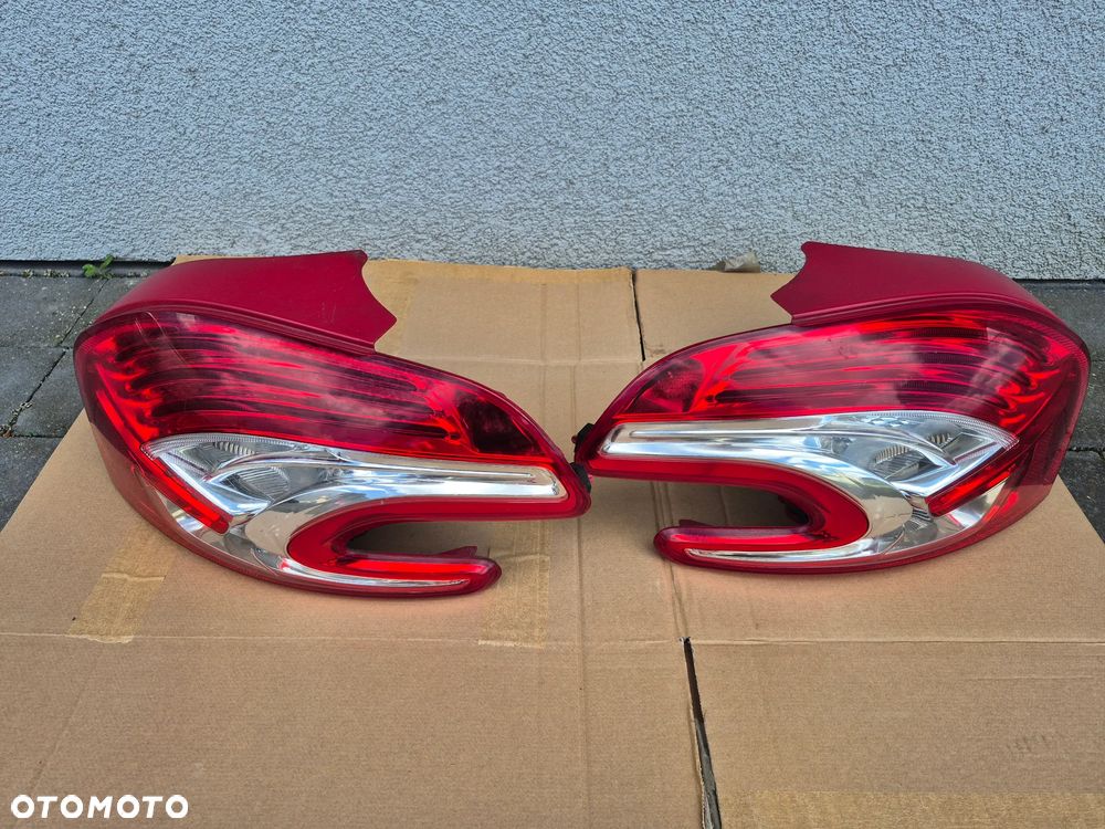PEUGEOT 208 TYLNE LAMPY LEWA PRAWA