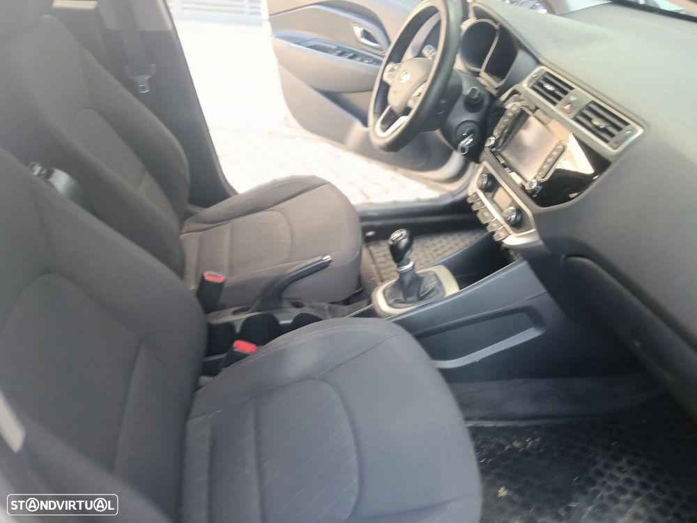 Kia Rio 1.1 CRDi TX AC+VE - 23