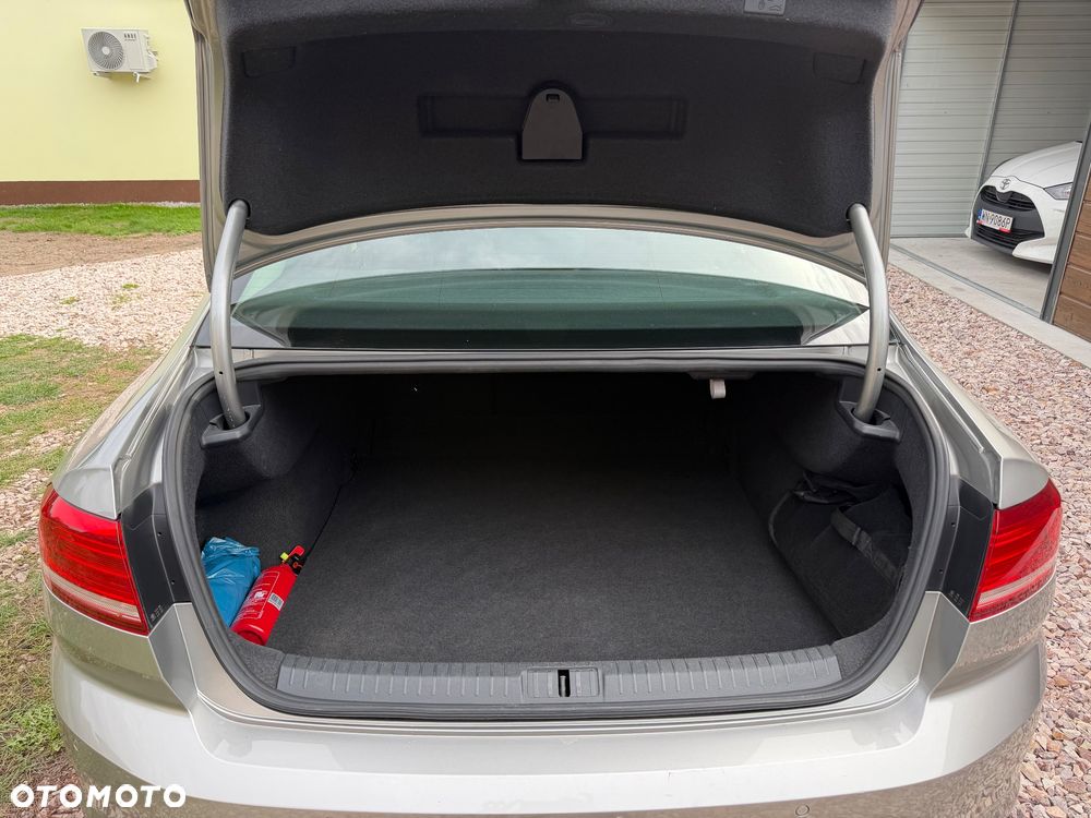 Volkswagen Passat 1.6 TDI BMT Trendline - 17