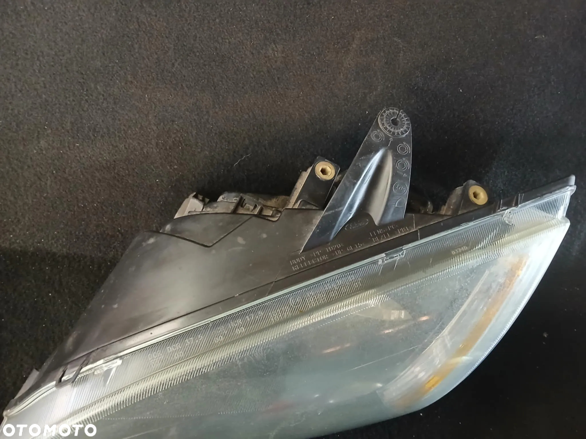 Ford Focus Mk2 Lampa przednia lewa, prawa czarny środek - 5