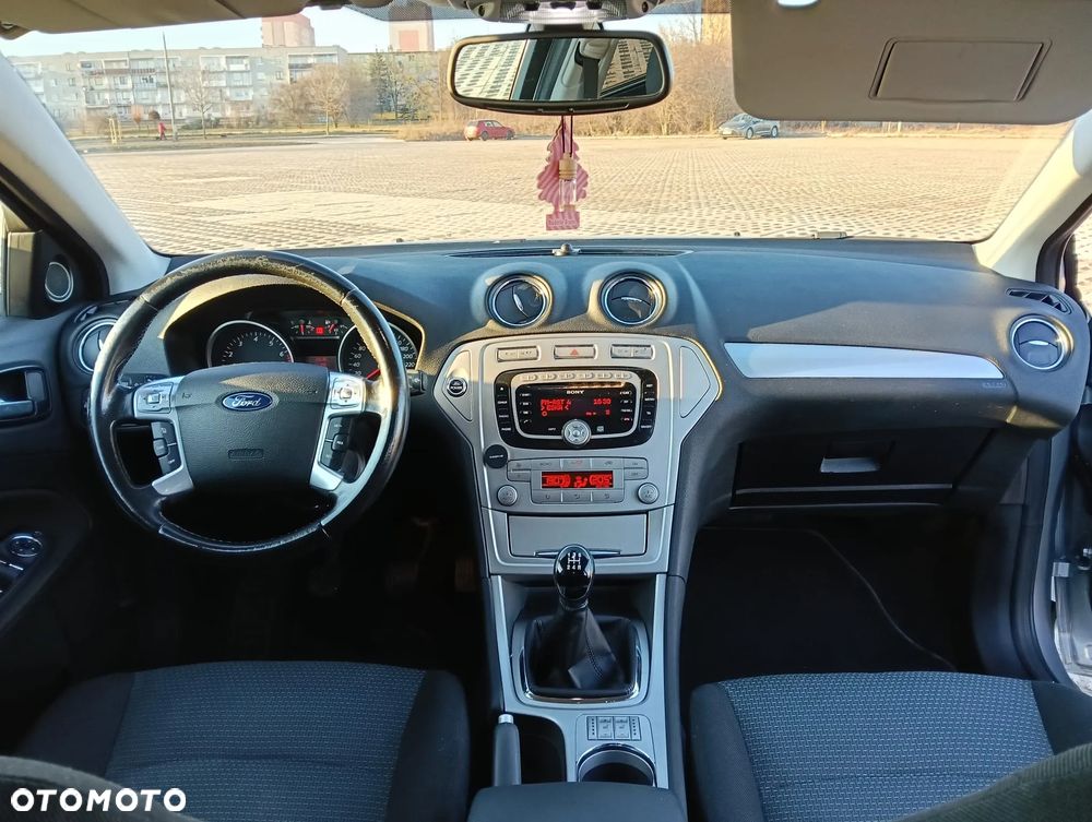 Ford Mondeo 2.0 Ghia - 6