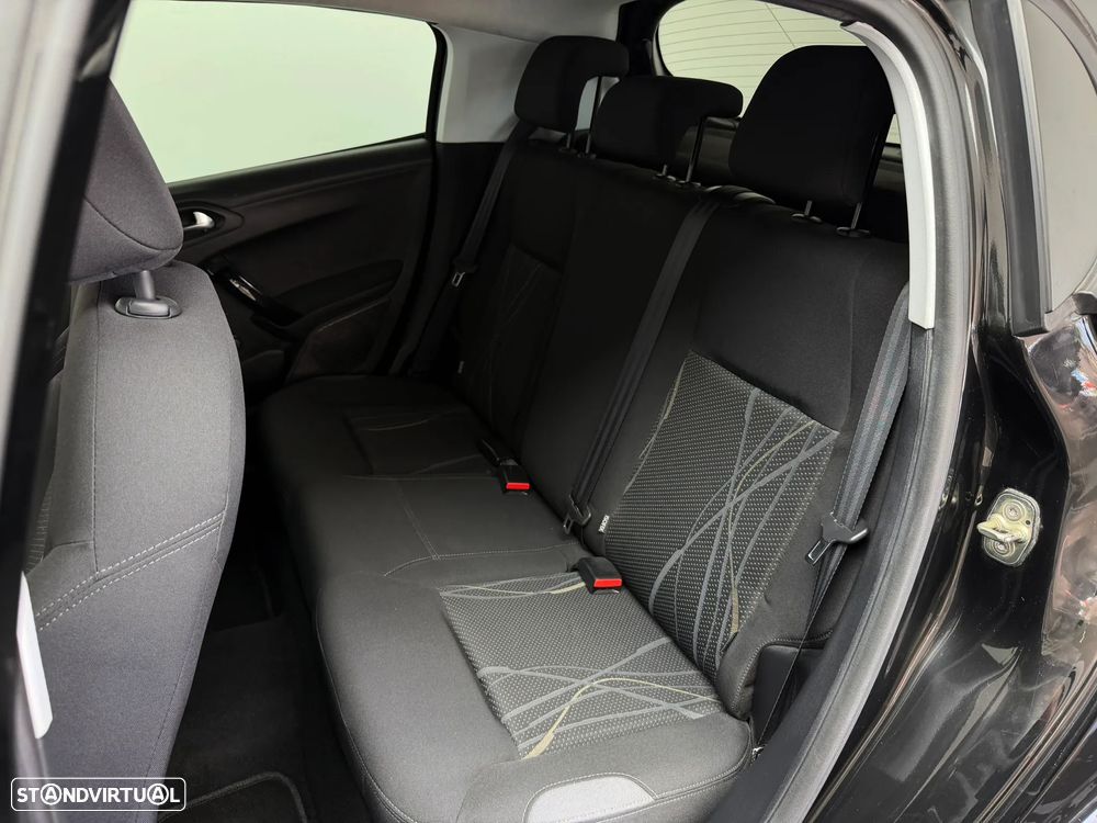 Peugeot 208 1.2 PureTech Style - 11
