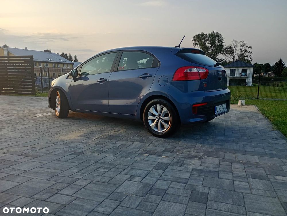 Kia Rio 1.2 L - 5