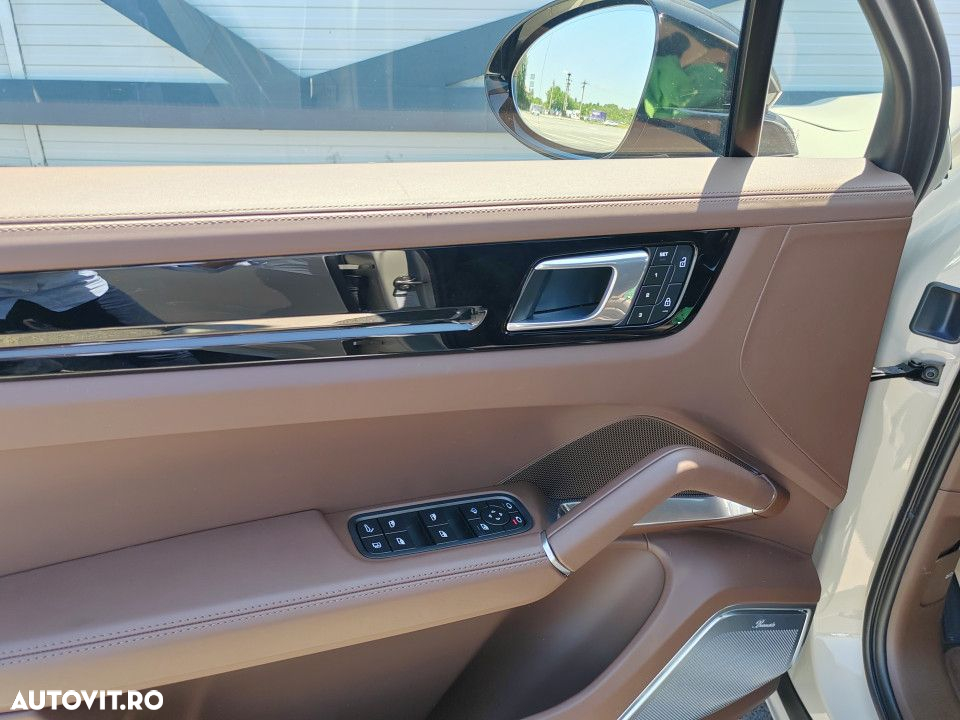 Porsche Cayenne Turbo E-Hybrid Tiptronic S - 28