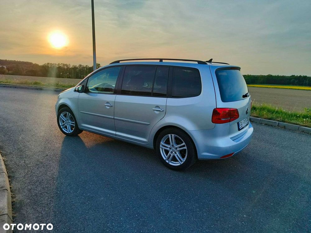Volkswagen Touran - 1