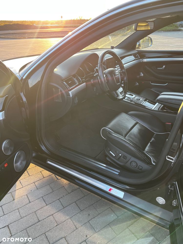Audi S8 - 16