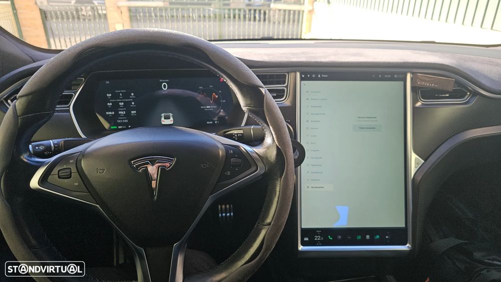 Tesla Model S 90D - 16