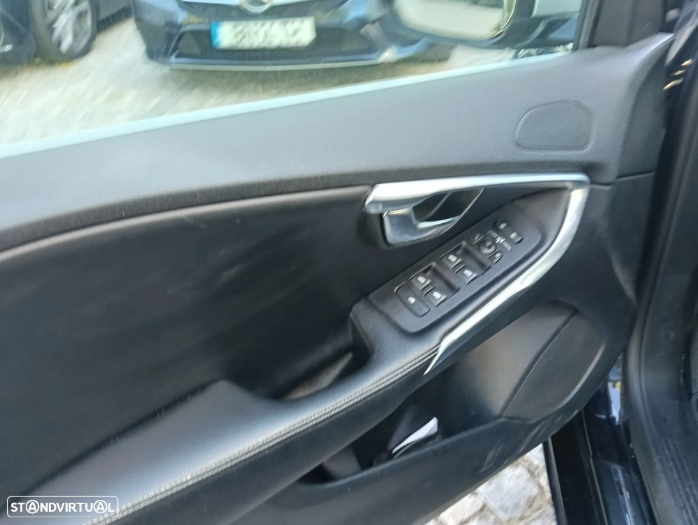 Volvo V40 1.6 D2 R-Design — fotografia 35