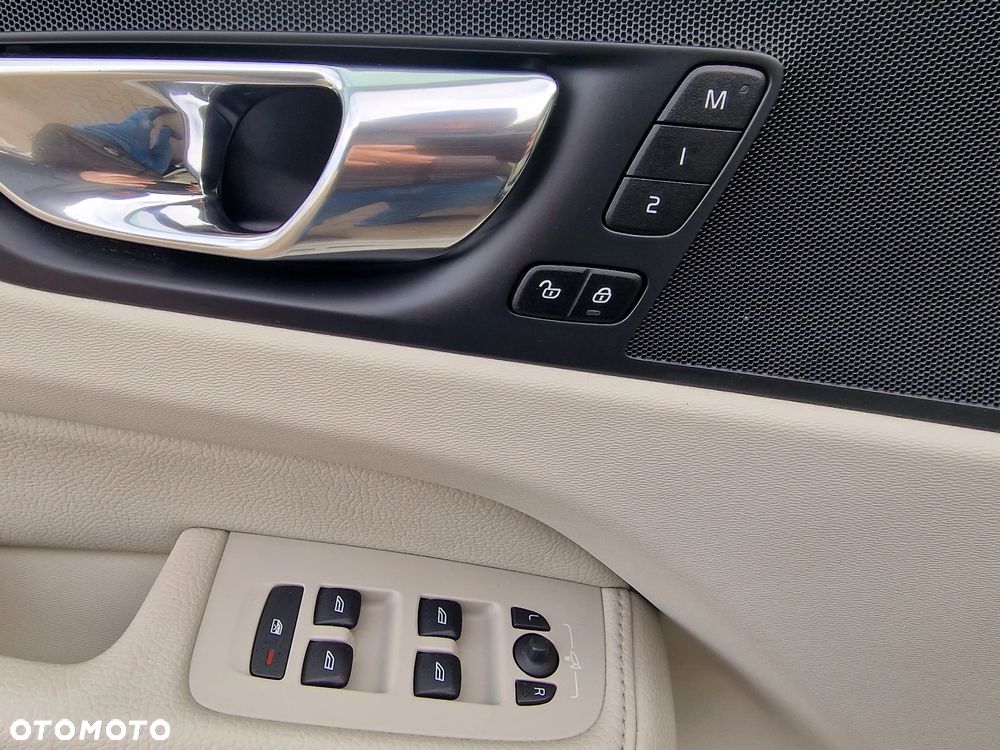 Volvo XC 60 D4 Inscription - 38